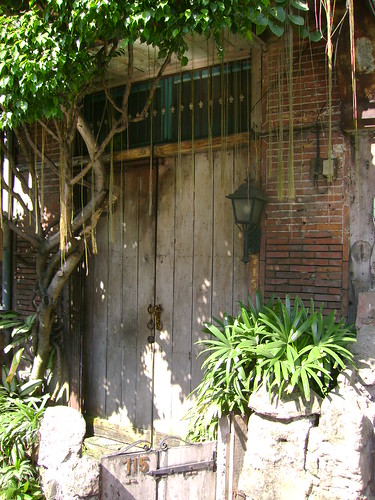 An intact old house in Calle Madrid