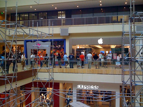 iPhone 3G line at Houston Galleria