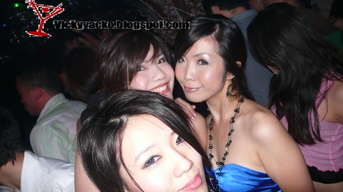 Who is that girl in front? =P~