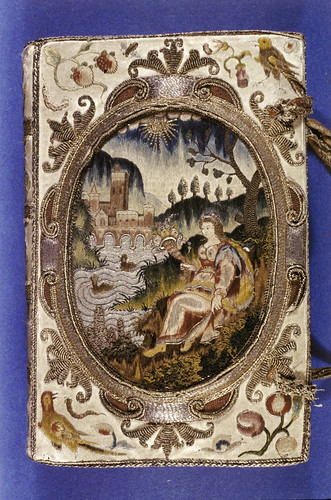 001a-Tapa- Biblia libro de oración- cubierta de seda bordada con metal en las juntas-año 1639