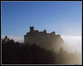 Castillo de Loarre en la niebla