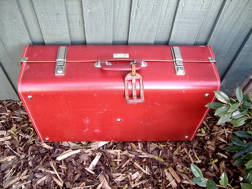 red suitcase (closed)
