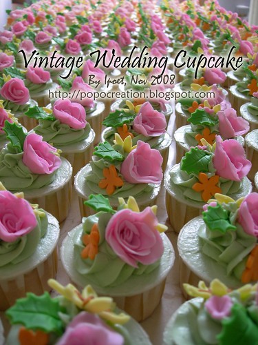 Vintage Wedding Cupcake