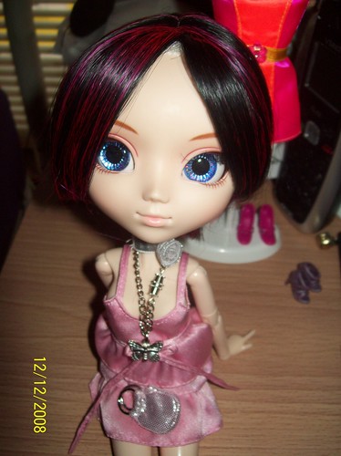 Please note if you going to customize your pullip doll makeup please 