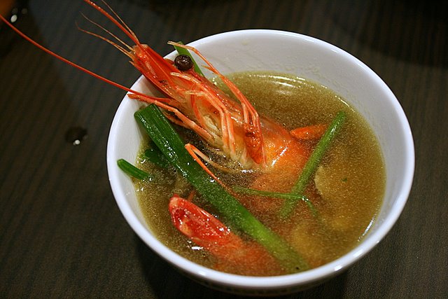Drunken prawns in herbal soup