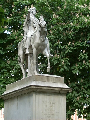 Louis XIII statue