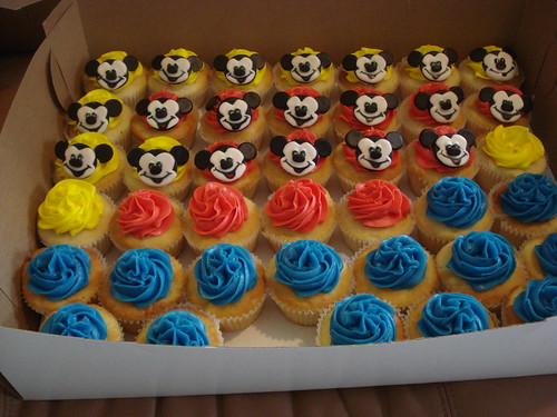Images Of Mickey Mouse Cakes. Bright Mickey mouse cupcakes