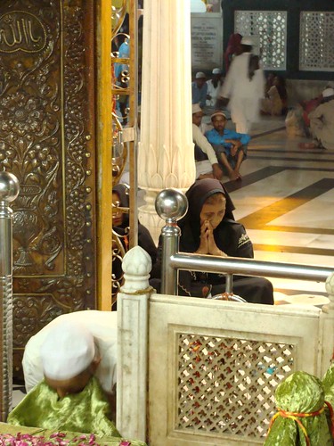 No Woman at Hazrat Nizamuddin Shrine