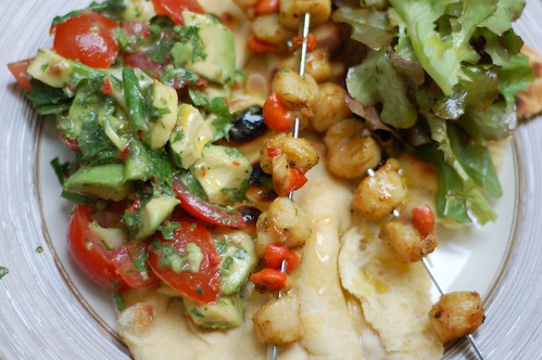 BBQ scallops with chunky guacamole and grilled flat breads