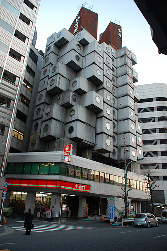 Nagakin Capsule Tower, exterior.jpg