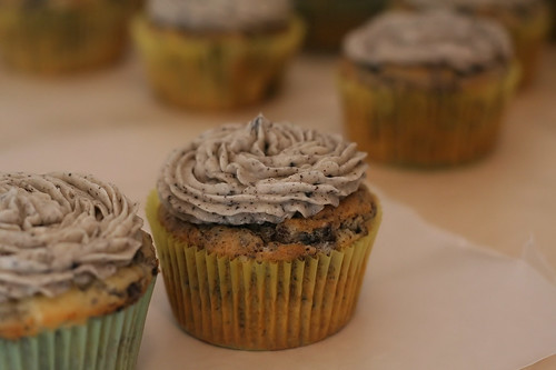 frosted cookies 'n' cream cupcakes