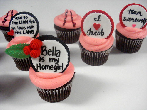 More Twilight Cupcakes  by SweetToothFairy.