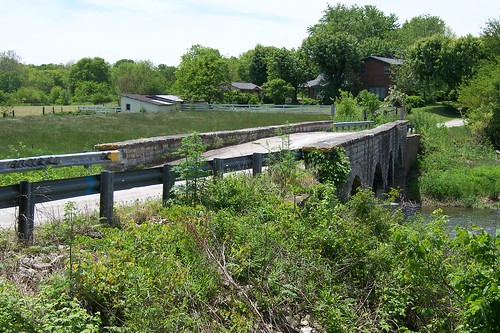 Stone bridge, one-lane alignment