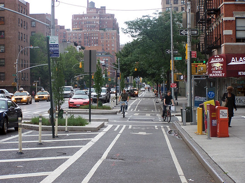 Separated bicycle lane in New York City  (Manhattan), southbound 9th Avenue from 23rd Street to 16th Street