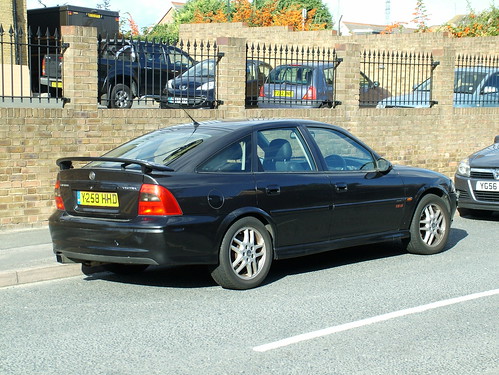 Vauxhall Vectra Black. 2001 Vauxhall Vectra SRi 130