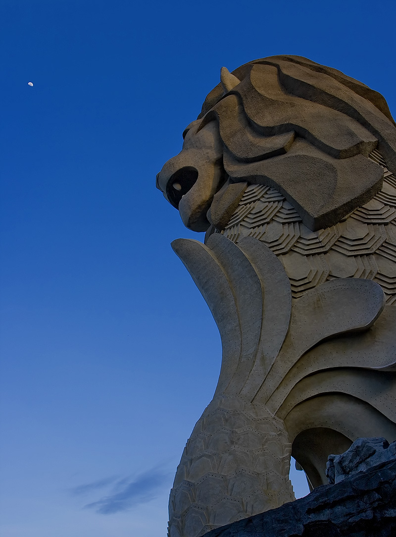 The Merlion and the Moon