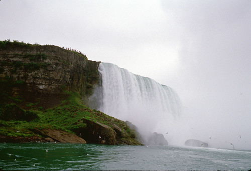 The Niagara Falls‧Leaving the Horseshoe Fall