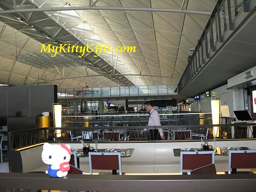 Hello Kitty have Breakfast at Cafe in Hong Kong Airport