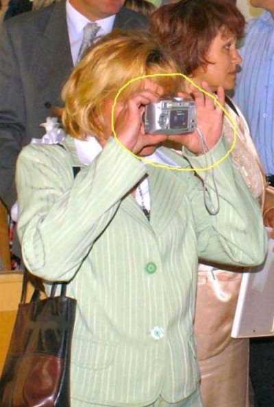 Blondes_and_Cameras