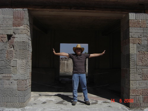 Juan @ Templo del Jaguar, Teotihuacan, Mexico