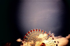 北谷美國村Chatan, Okinawa‧dream (theCarol) Original Available.  Tags: travel summer sky flower film japan lomo lca ferriswheel 日本 okinawa 摩天輪 chatan 沖繩 正沖負 北谷 扶桑花 200808