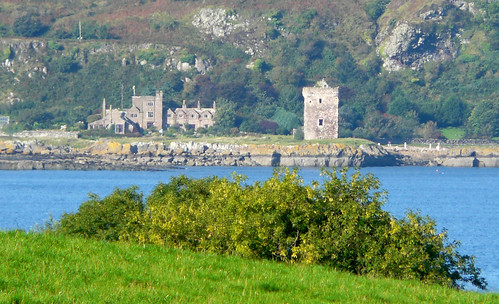 Wee Cumbrae castle & house