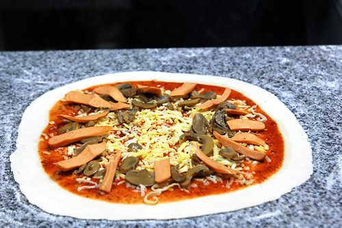 Chicken sausage with mushrooms pizza - DSC_7083