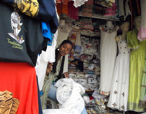 Venta de ropa tradicional. Addis Abeba (Etiopía)
