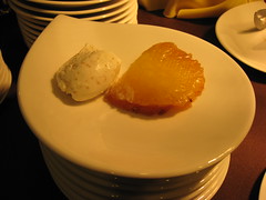 Pierre Hermé: Ananas rôti à la vanille de Tahiti, crème glacée à la noix de coco grilée