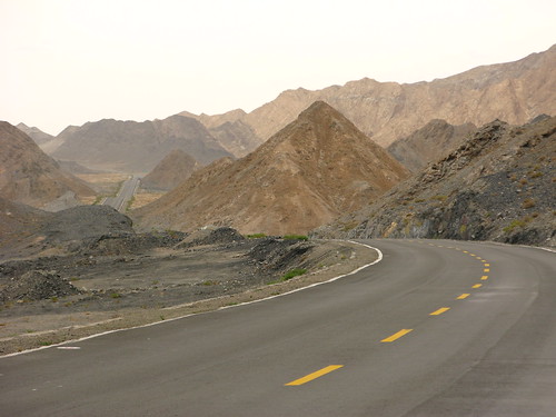 Hills at last (National Highway 312 between Lotojue and Xinxinxia, Xinjiang Province, China)