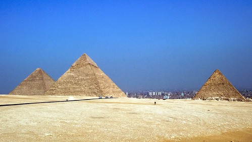 3 pyramids of giza