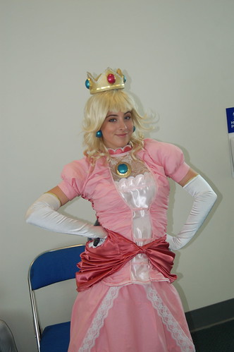 princess peach and daisy costume. Comic Con 2008: Princess Peach