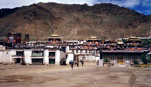 Tashilhunpo_Monastery,_Shigatse