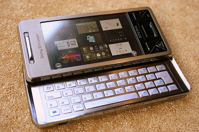 I like the Sony Ericsson Xperia X1's brushed chrome keypad with spaced keys that make for easy typing