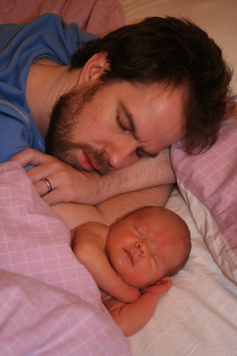 Pappa och Ava sover
