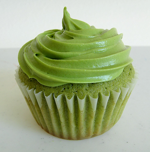 from The Cupcake Review using Magnolia Bakery's vanilla cupcake recipe and