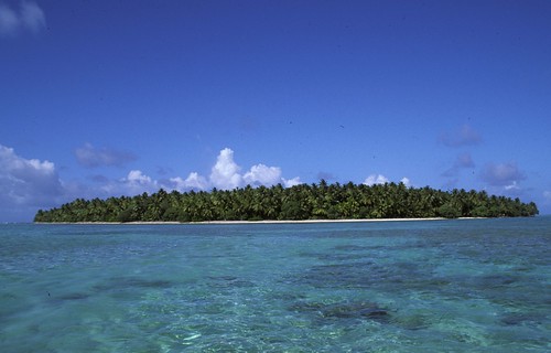 Oroluk Atoll - From the Lagoon (AKK_319)