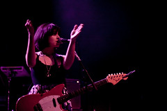 Howling Bells: Clap your hands