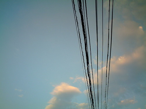 【写真】VQ3007で撮影した早朝の空と電線