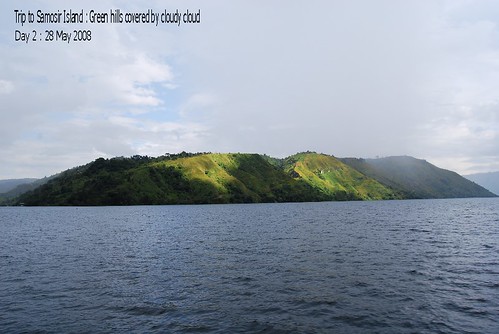 Trip to Samosir Island : Green Hills