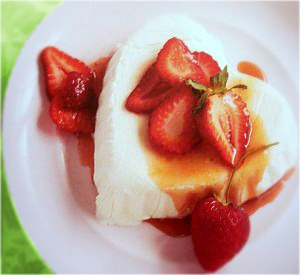 panna cotta with balsamic strawberries