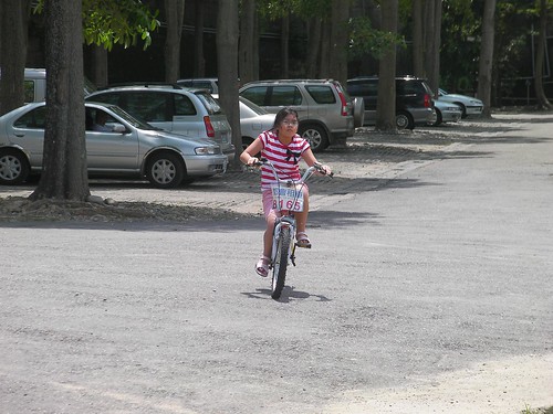 Annie 學騎腳踏車@石岡水壩公園