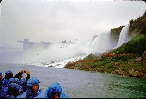 The Niagara Falls‧Leaving the American Fall