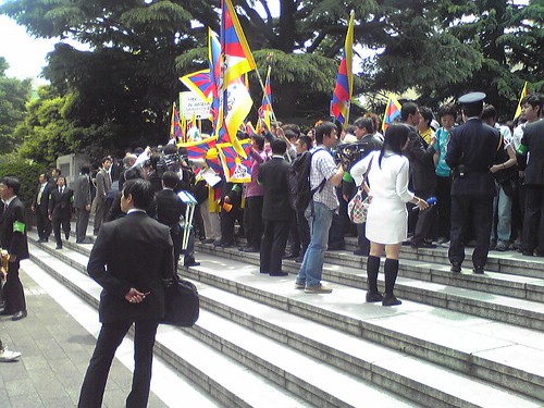 Students' protests during Hu Jintao's Waseda University visit 4