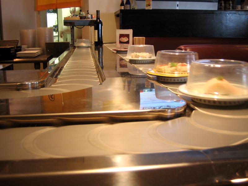 conveyor belt sushi. Kaiten Sushi Daichan