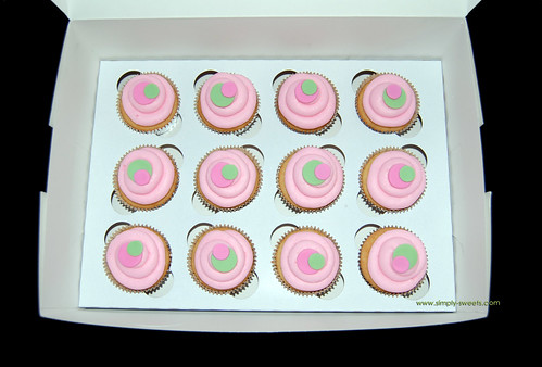 pink and green dots cupcakes