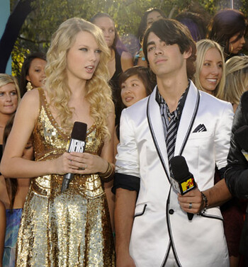Joe Jonas and Taylor Swift at VMA'S. At the 2008 MTV Video Music Awards at 