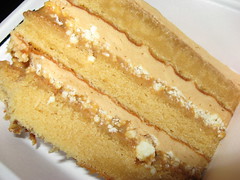 Momofuku Bakery & Milk Bar: Dulce de leche cake (close up)