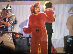 mayutan, vocalist and pink animal for "applehead" No.1 