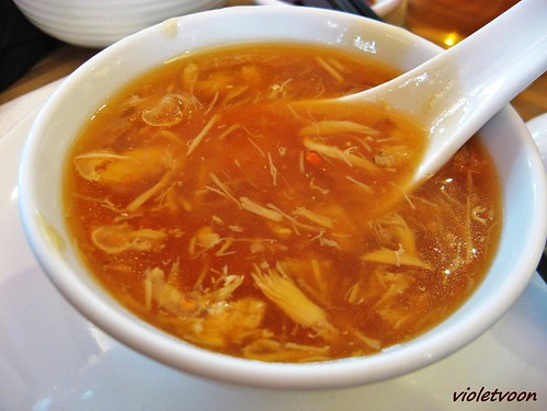 Braised shark's fin soup with dried scallop and crab meat